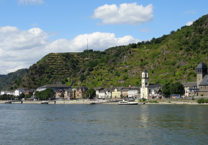 Germany: boat trip on the Rhine along the road romantic castles