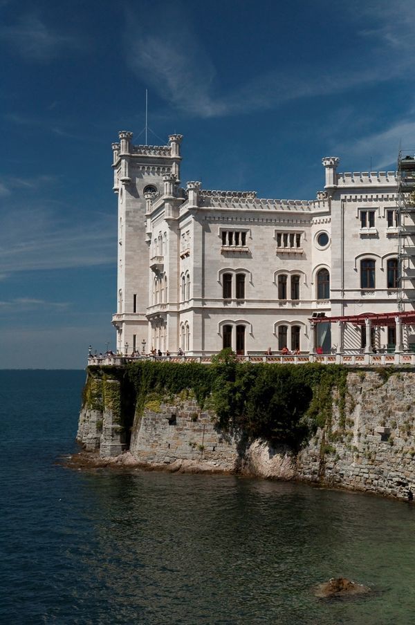 Zamok Trieste and Miramare.  Trieste and Miramare Castle