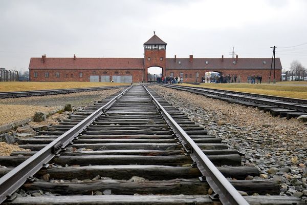 Auschwitz, Auschwitz, Auschwitz