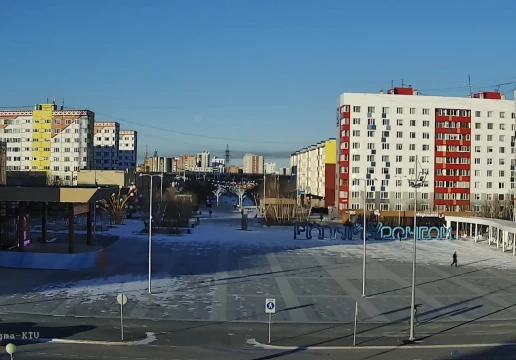 Gazodobytchik culture centre, square, Novy Urengoy