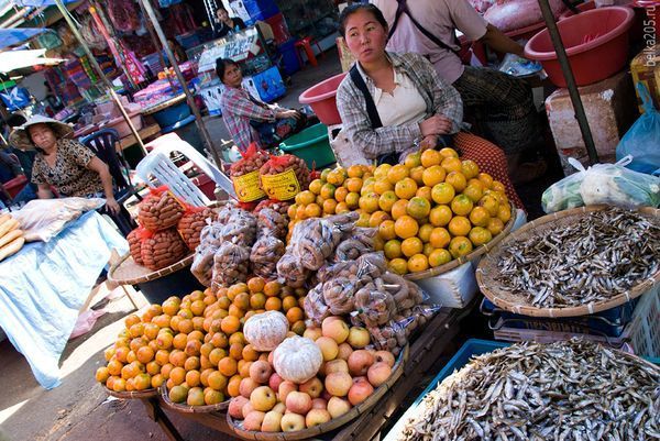 Продуктовий ринок Dao Ruang, Лаос, Паксе
