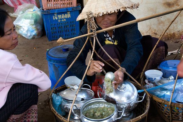 Продуктовий ринок Dao Ruang, Лаос, Паксе